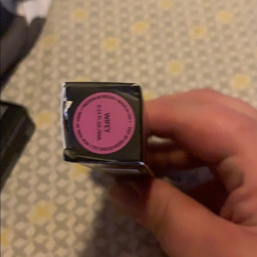 QVEEN MATTE LIQUID LIP SATIN - WIFEY - Picture 4 of 4